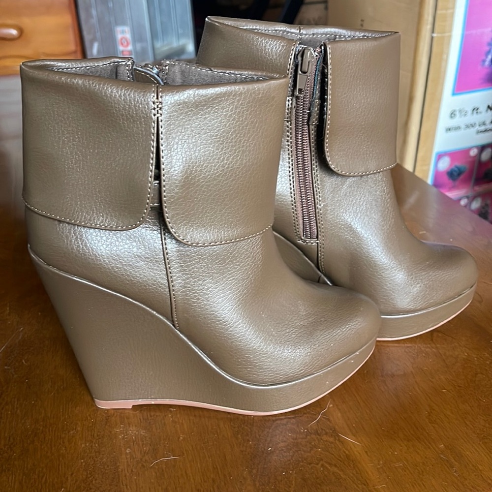 Brown Platform Ankle Booties Size 6
